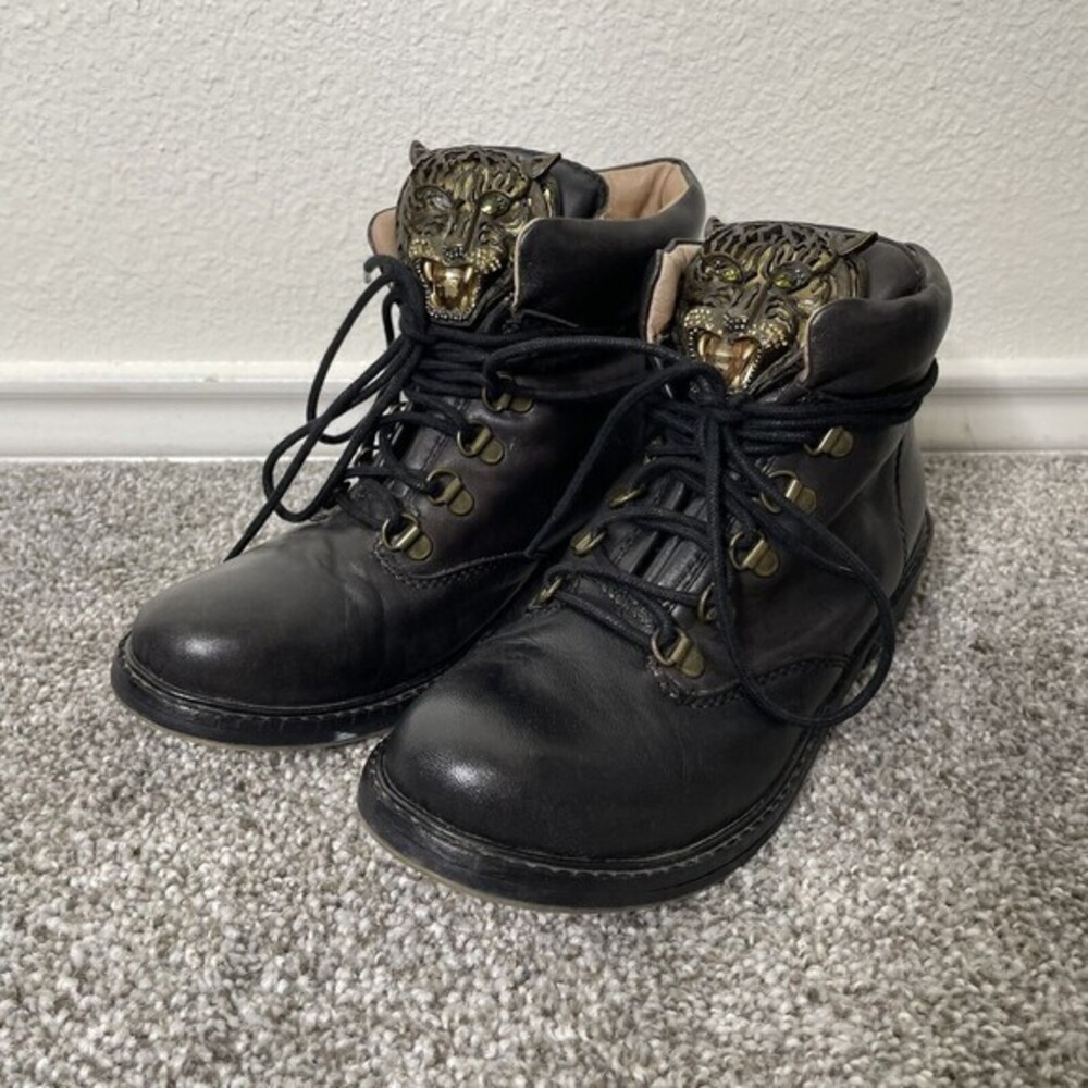 Zigi Girl Territory Biker Boots Black Size 7 Tiger Face lace up Ankle Leather